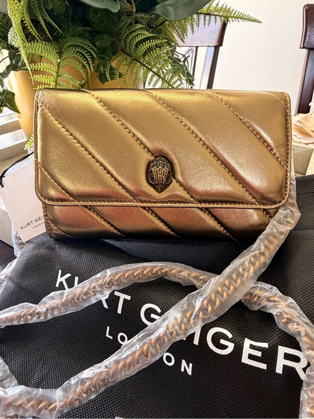Kurt Geiger London SoHo
Wallet on Chain BRONZE -NWT